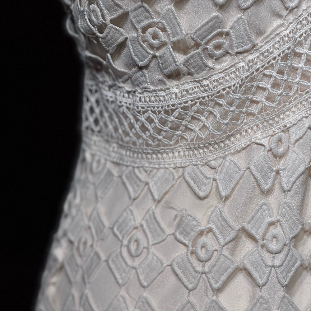 Romeo & Juliet Couture Cream Lace Mini Dress - Picture 12 of 12